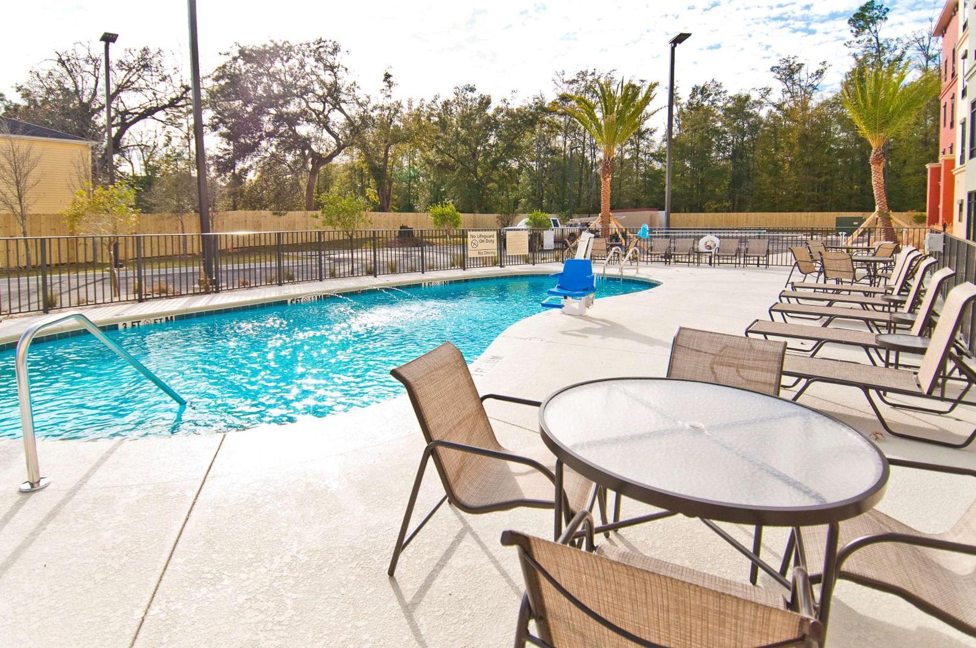 Hampton Inn & Suites Pensacola/I-10 Pine Forest Road Ferry Pass Dış mekan fotoğraf